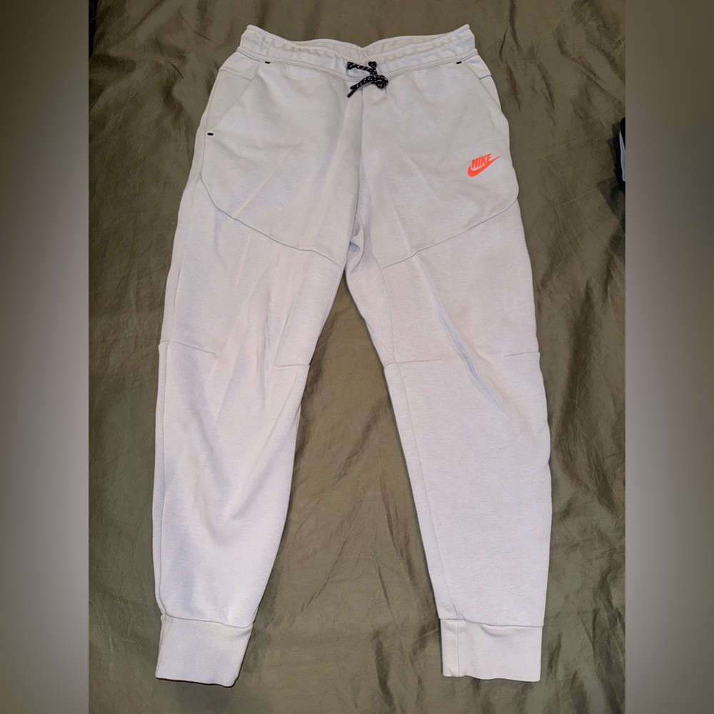 Nike Men’s Tech Fleece Joggers Grey